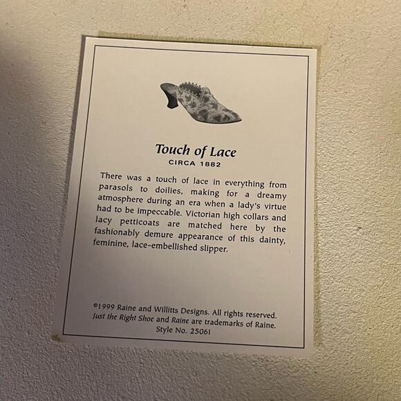 Just the Right Shoe Touch of Lace - Picture 11 of 11